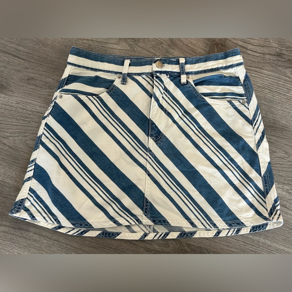 NWOT Universal Threads Size 8 Striped Blue and White Denim Skirt